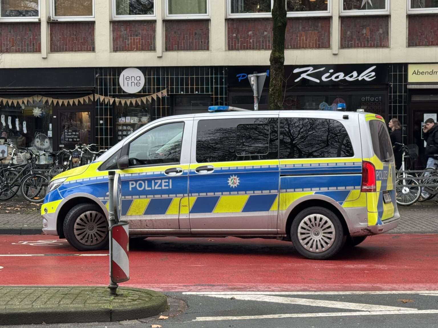 Frau greift Polizei am Bremer Platz in Münster an