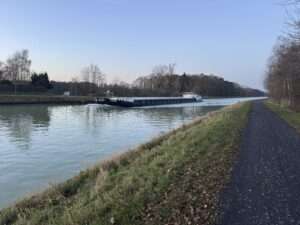 Neujahrsschwimmen Münster 2026: Am 1. Januar springen wieder Hunderte am Bennohaus in den Kanal. Alle Infos zu Ablauf, Sicherheit und Teilnahme.