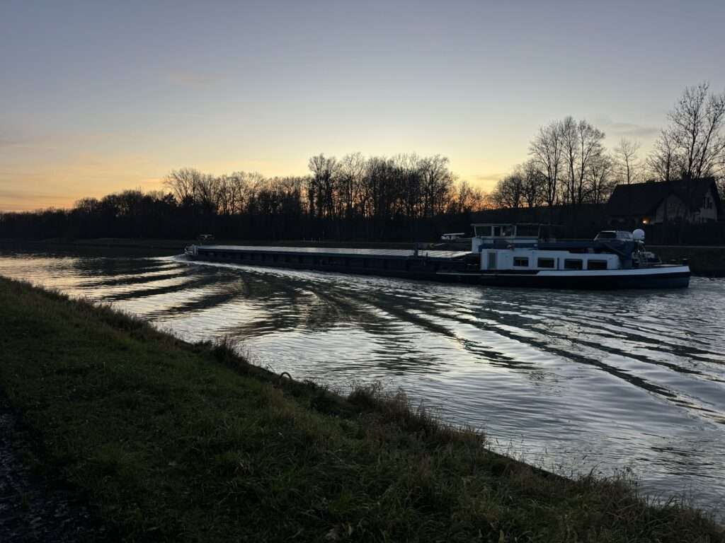 Streit um die Beleuchtung an der Kanalpromenade in Münster: CDU kritisiert Abschaltung der 1,7-Millionen-Euro-Anlage und wirft der SPD einen Kurswechsel vor.