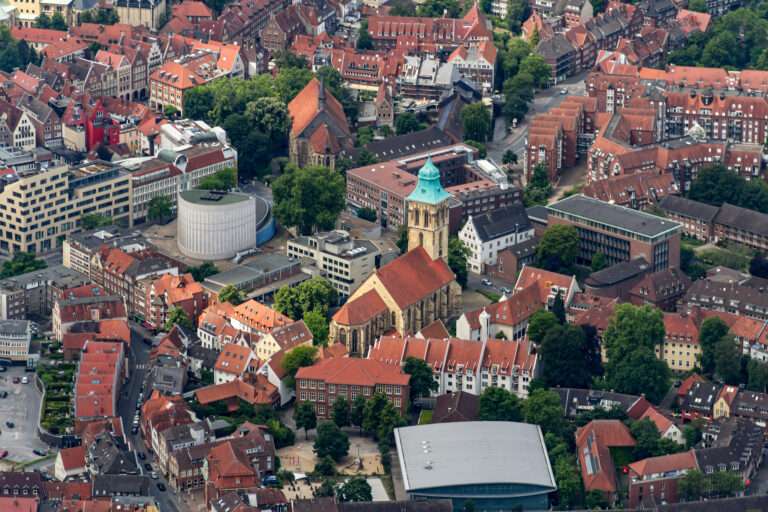 In der St.-Martini-Kirche lädt #feiernwir an Heiligabend um Mitternacht zu einer besonderen Christmette mit Musik, Stille und modernen Impulsen ein.