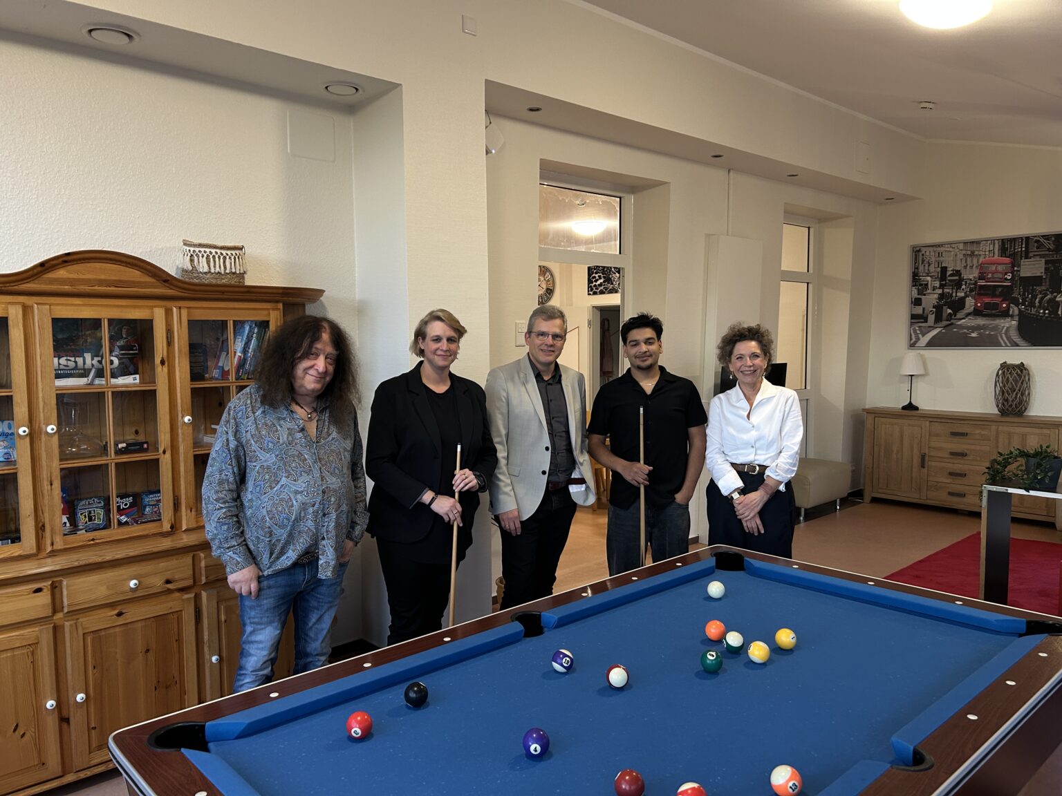 Ein Tisch, der verbindet: Spende verändert den Alltag einer Jugendwohngruppe am Alexianer Campus