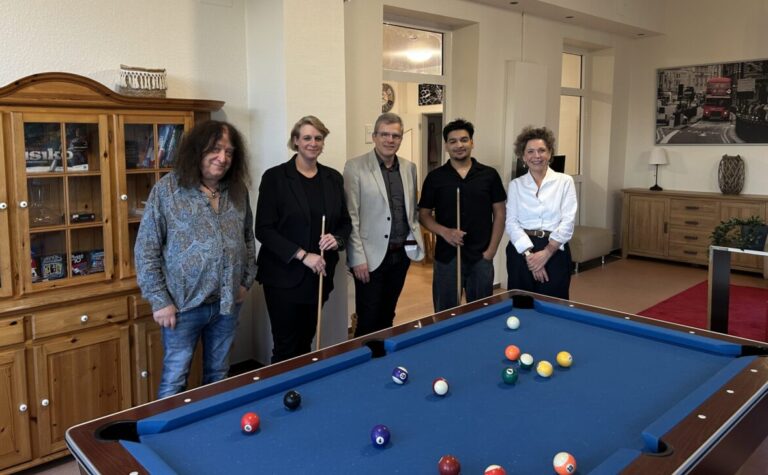 Ein Tisch, der verbindet: Spende verändert den Alltag einer Jugendwohngruppe am Alexianer Campus