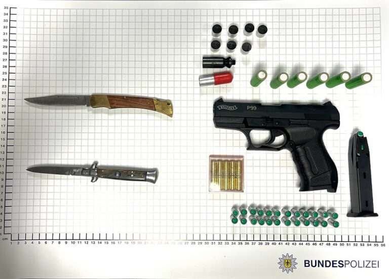 Bundespolizei sichert im Hauptbahnhof Münster eine Schreckschusswaffe und Messer bei einem 57-Jährigen. Gegen ihn laufen Ermittlungen.