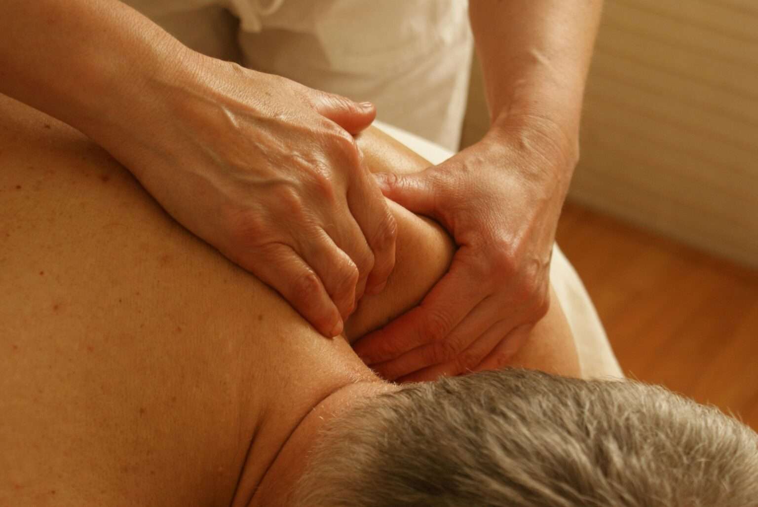 Zollkontrolle im Kreis Borken: In einem Massagesalon wurden unerlaubte Beschäftigung, fehlende Sozialversicherungen und Hinweise auf illegale Prostitution festgestellt.