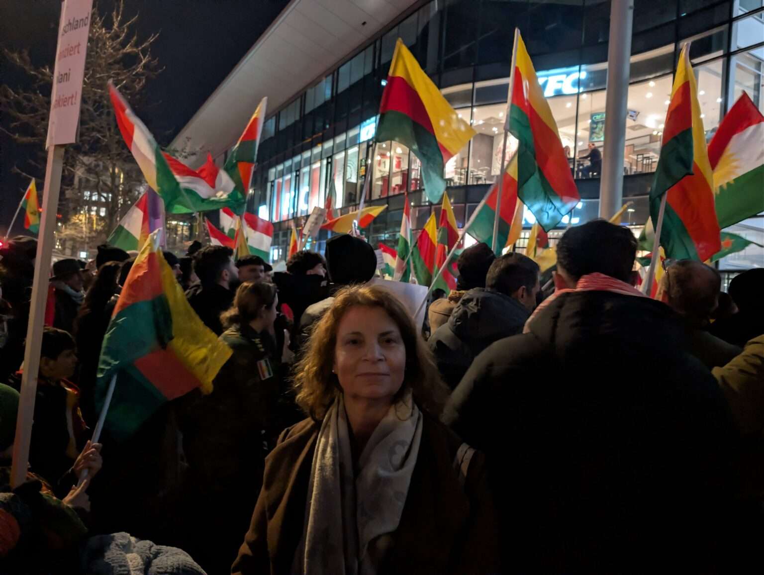 Machtverschiebungen in Nord- und Ostsyrien sorgen für Sorge um Frauenrechte. Die Linke fordert eine klare politische Haltung Deutschlands.