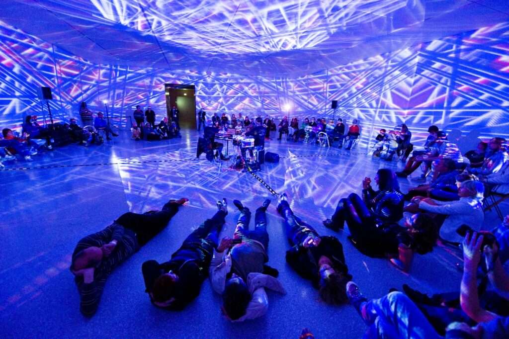 : Audiovisuelles Abschlusskonzert im LWL-Museum Münster: Musik, Lichtkunst und Werke von Kirchner und Picasso am 19. Januar.