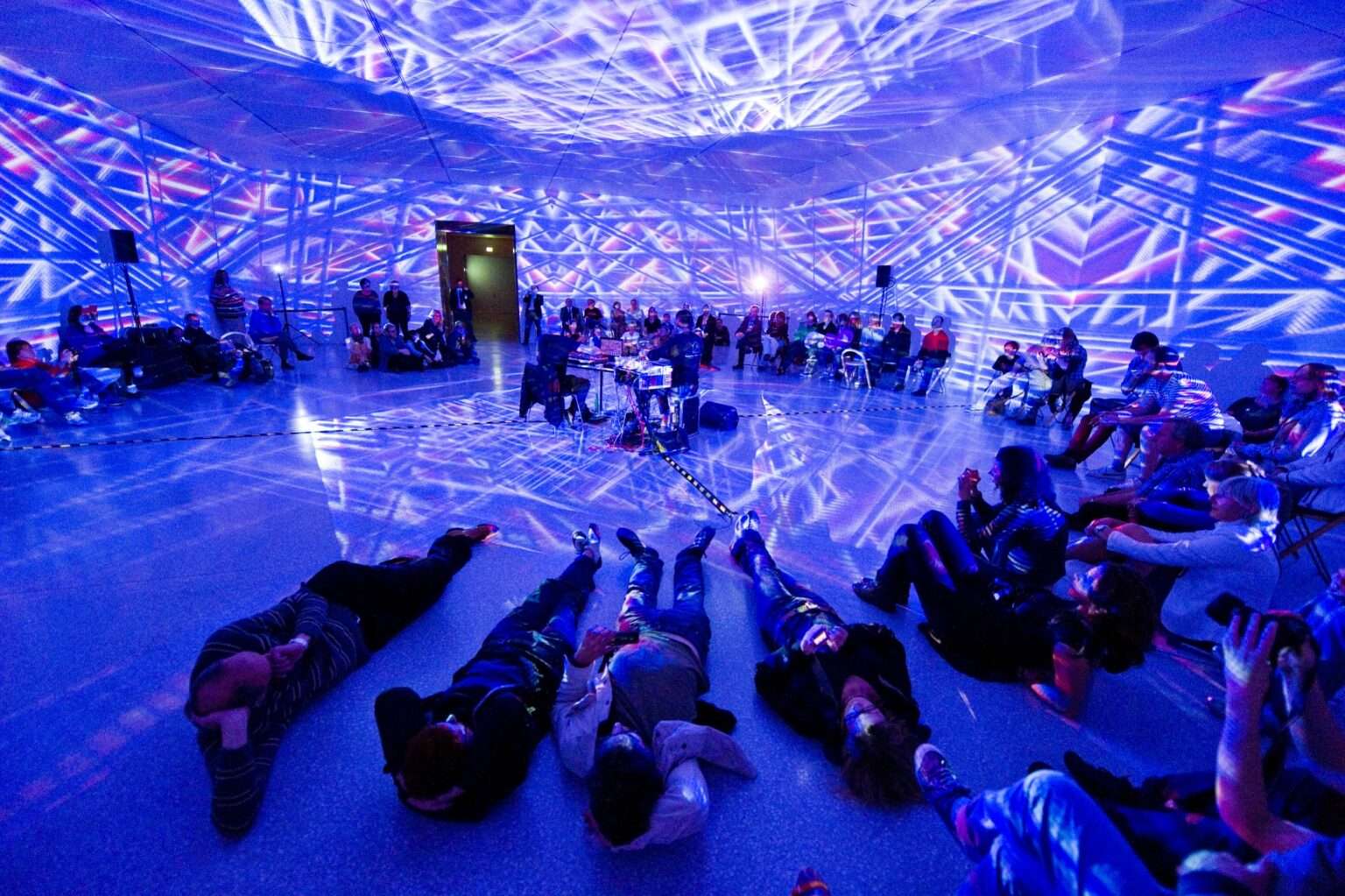 : Audiovisuelles Abschlusskonzert im LWL-Museum Münster: Musik, Lichtkunst und Werke von Kirchner und Picasso am 19. Januar.