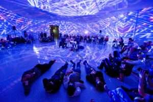 : Audiovisuelles Abschlusskonzert im LWL-Museum Münster: Musik, Lichtkunst und Werke von Kirchner und Picasso am 19. Januar.