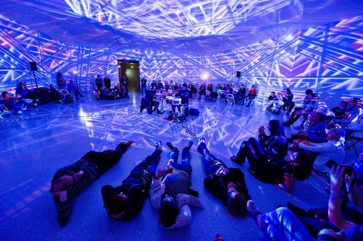 : Audiovisuelles Abschlusskonzert im LWL-Museum Münster: Musik, Lichtkunst und Werke von Kirchner und Picasso am 19. Januar.