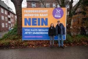 Plakatkampagne zum Bürgerentscheid in Münster-Mitte: Bündnis wirbt mit Großflächen für ein Nein zur Beibehaltung der Straßennamen.