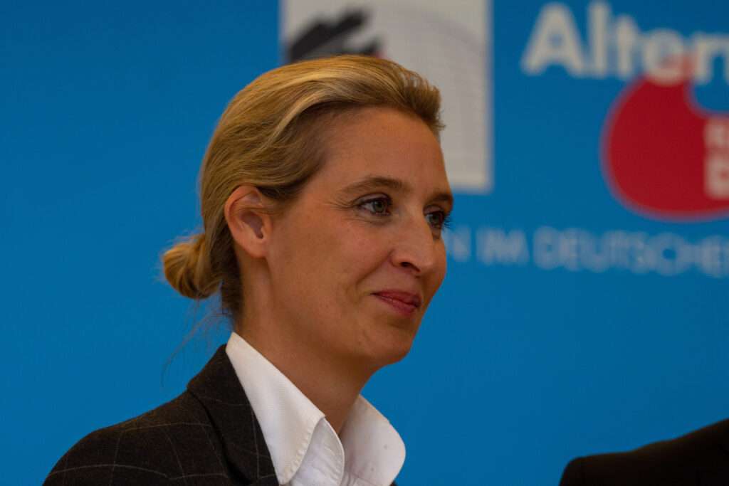 Der Unrast-Verlag aus Münster erhält den Spitzenpreis des Deutschen Verlagspreises. Eine Kleine Anfrage der AfD löst eine politische Debatte und eine klare Antwort der Bundesregierung aus.