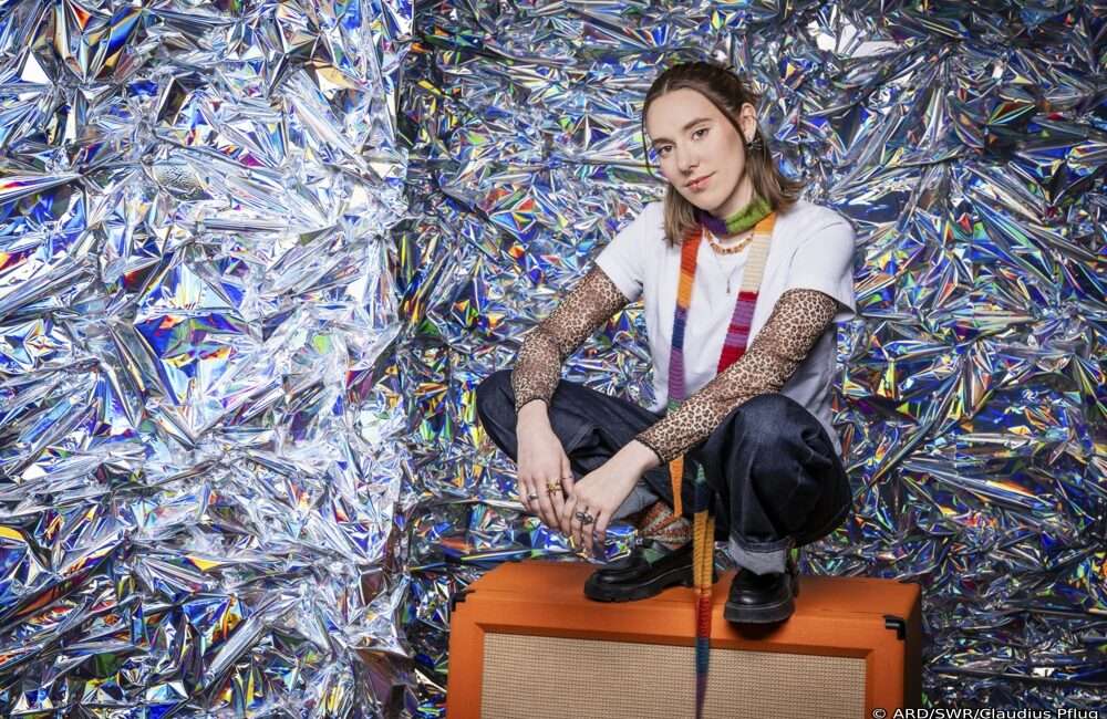 Mit Malou Lovis aus Wettringen ist eine Kandidatin aus dem Münsterland im deutschen ESC-Finale 2026 dabei. Entscheidend wird das Voting am 28. Februar.