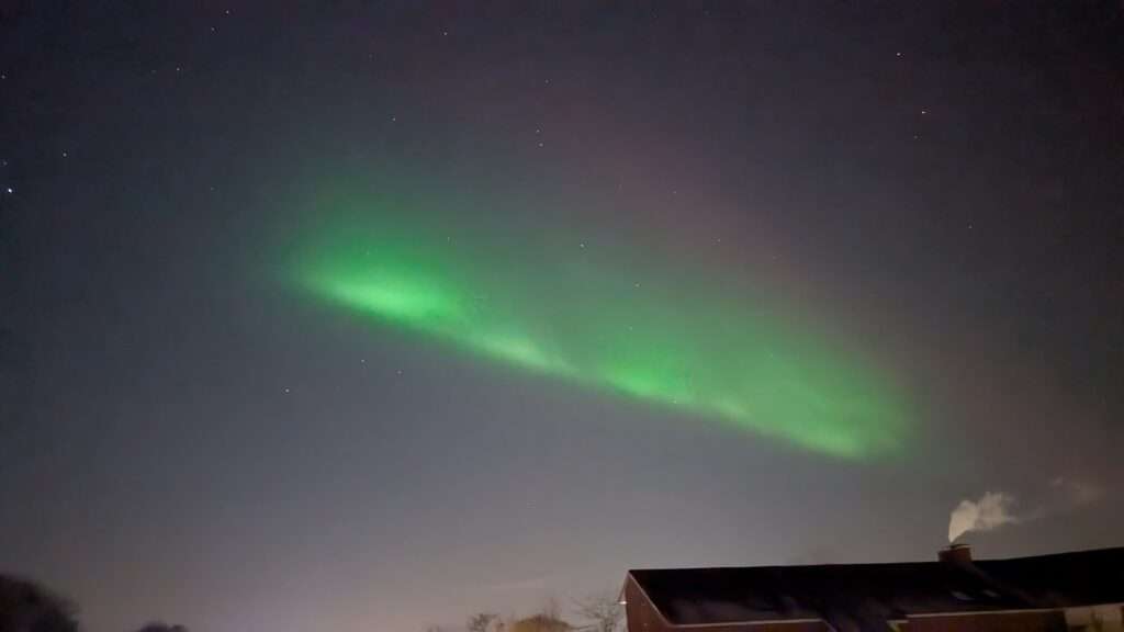 Seltene Polarlichter über Münster: Starke Sonnenaktivität sorgt für Sichtungen in NRW. Warum das Phänomen jetzt möglich ist.