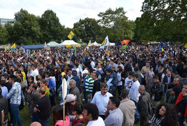 Nach einem Protestzug durch die Innenstadt kündigt die kurdische Community im Münsterland weitere Demonstrationen an.