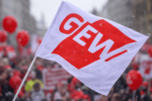 Lehrkräfte demonstrieren in Münster für höhere Gehälter. Hintergrund sind die laufenden Tarifverhandlungen der Länder.