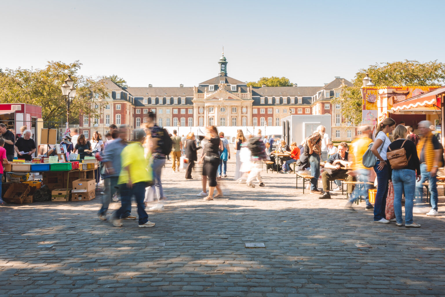 Der Promenadenflohmarkt Münster startet am 9. Mai 2026 früher als gewohnt in die Saison. Alle Termine, Zeiten und Infos im Überblick.