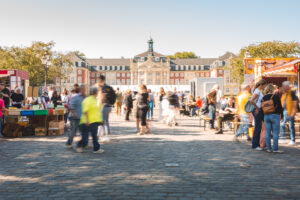 Der Promenadenflohmarkt Münster startet am 9. Mai 2026 früher als gewohnt in die Saison. Alle Termine, Zeiten und Infos im Überblick.