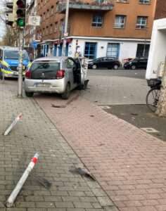 Unfall in Münster: Ein 21-jähriger Autofahrer verunglückt auf der Hammer Straße. Die Polizei stellt Drogenkonsum fest.