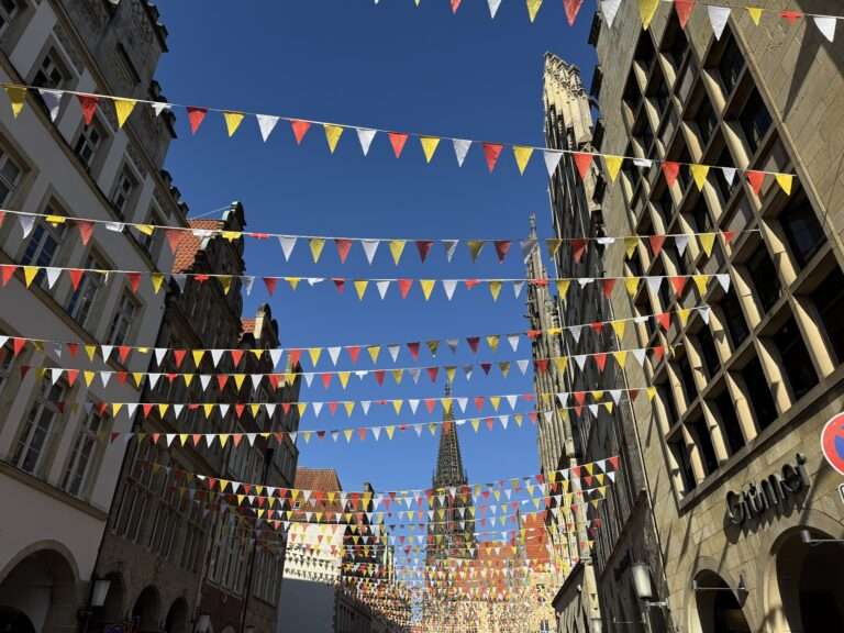 Karneval in Münster 2026: alle Termine, Umzüge, Rosenmontag, Traditionen, Sicherheit und Tipps kompakt im Überblick.