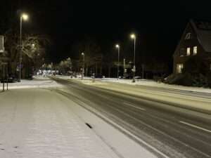 Glatte Radwege in Münster: Blitzeis macht Radfahren gefährlich, Autos kommen durch