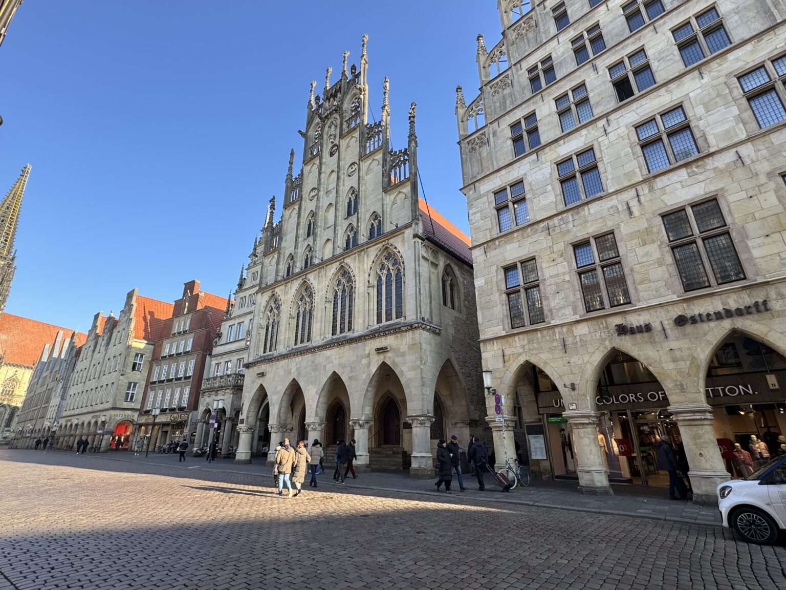 Eine Petition kritisiert massive Verzögerungen bei Einbürgerungen in Münster. Tausende Anträge liegen demnach unbearbeitet vor. Forderung nach Transparenz.