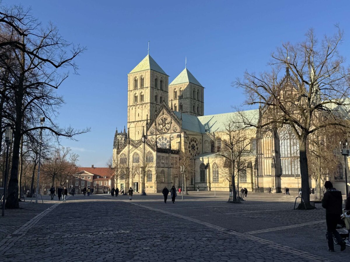Münster forscht: Kinder entdecken MINT-Themen auf dem Domplatz