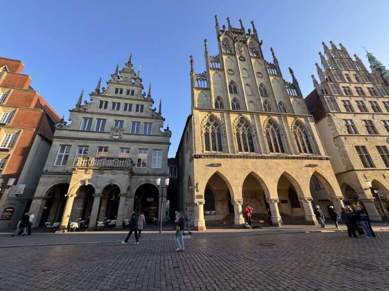 Personalausweis wird teurer: Erwachsene zahlen nun 46 Euro. Die neuen Gebühren gelten seit 7. Februar bundesweit und auch in Münster.