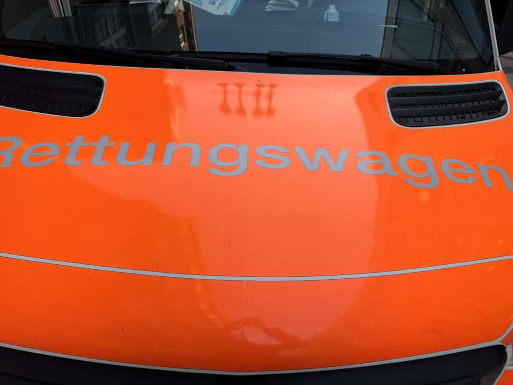 Nach Brand in einem Mehrfamilienhaus in Moers liegt ein 84-Jähriger schwer verletzt im Krankenhaus