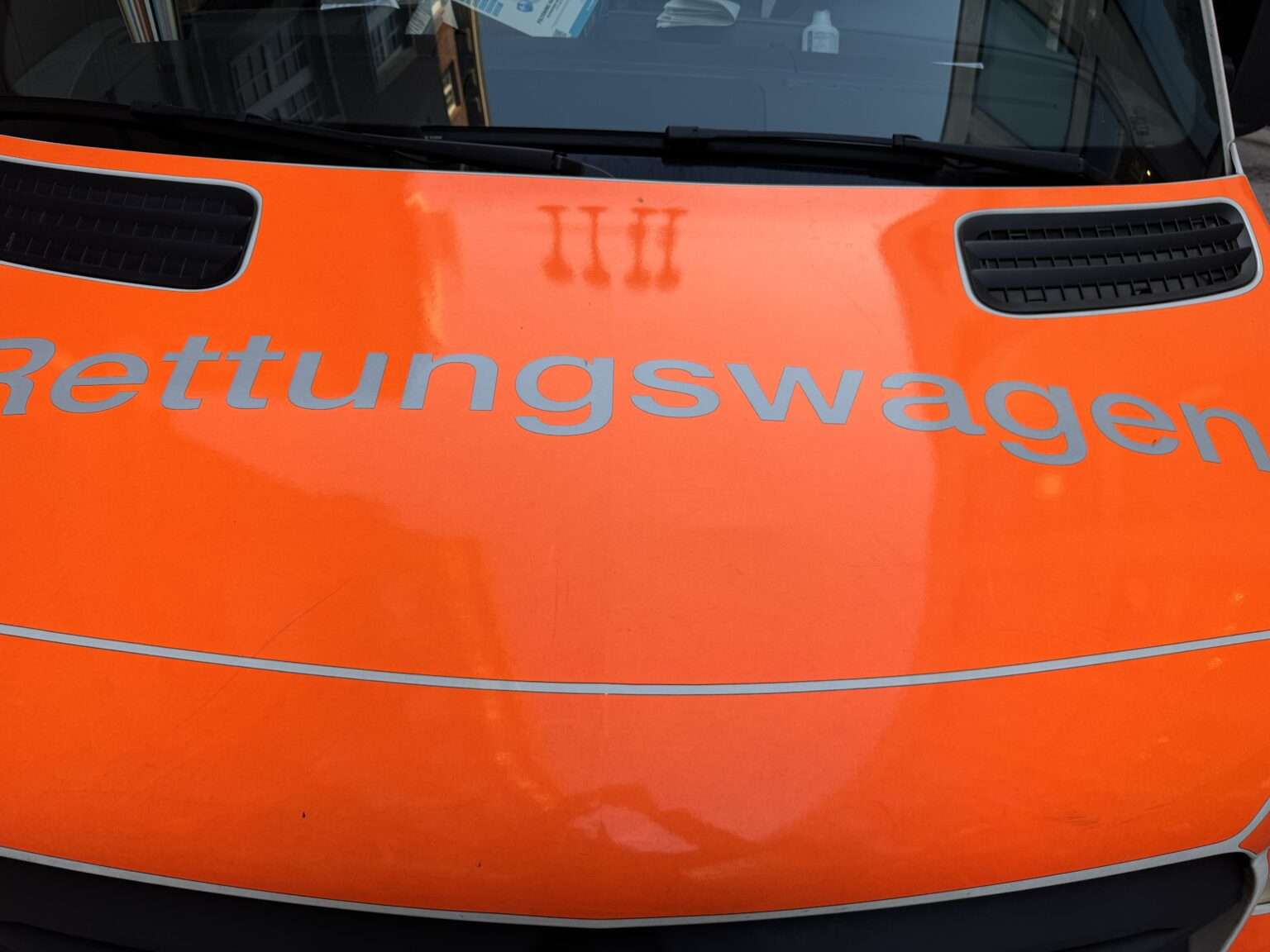 Nach Brand in einem Mehrfamilienhaus in Moers liegt ein 84-Jähriger schwer verletzt im Krankenhaus