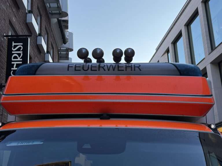 Nach Dachstuhlbrand in Vreden bleibt die L608 vorerst gesperrt