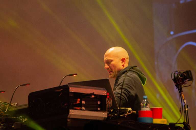 Paul Kalkbrenner tritt am 2. August 2026 bei einem Rave am Schlossplatz in Münster auf. Der Vorverkauf startet Ende Januar.