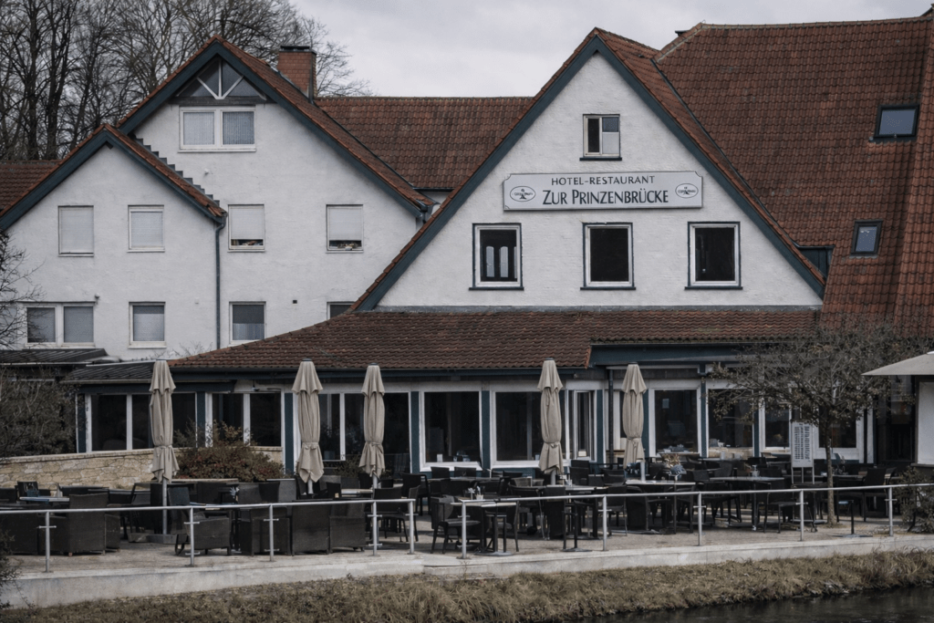 Hotel zur Prinzenbrücke wird Wohnheim – Restaurant zieht ein