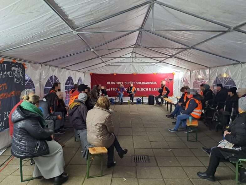 In Münster-Berg Fidel protestieren Mieter gegen die LEG. Anlass ist eine Versammlung und die Kündigung eines Beratungsraums.