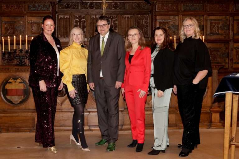 Sigrid Evelyn Nikutta spricht beim Women in Business Dinner im Rathaus Münster
