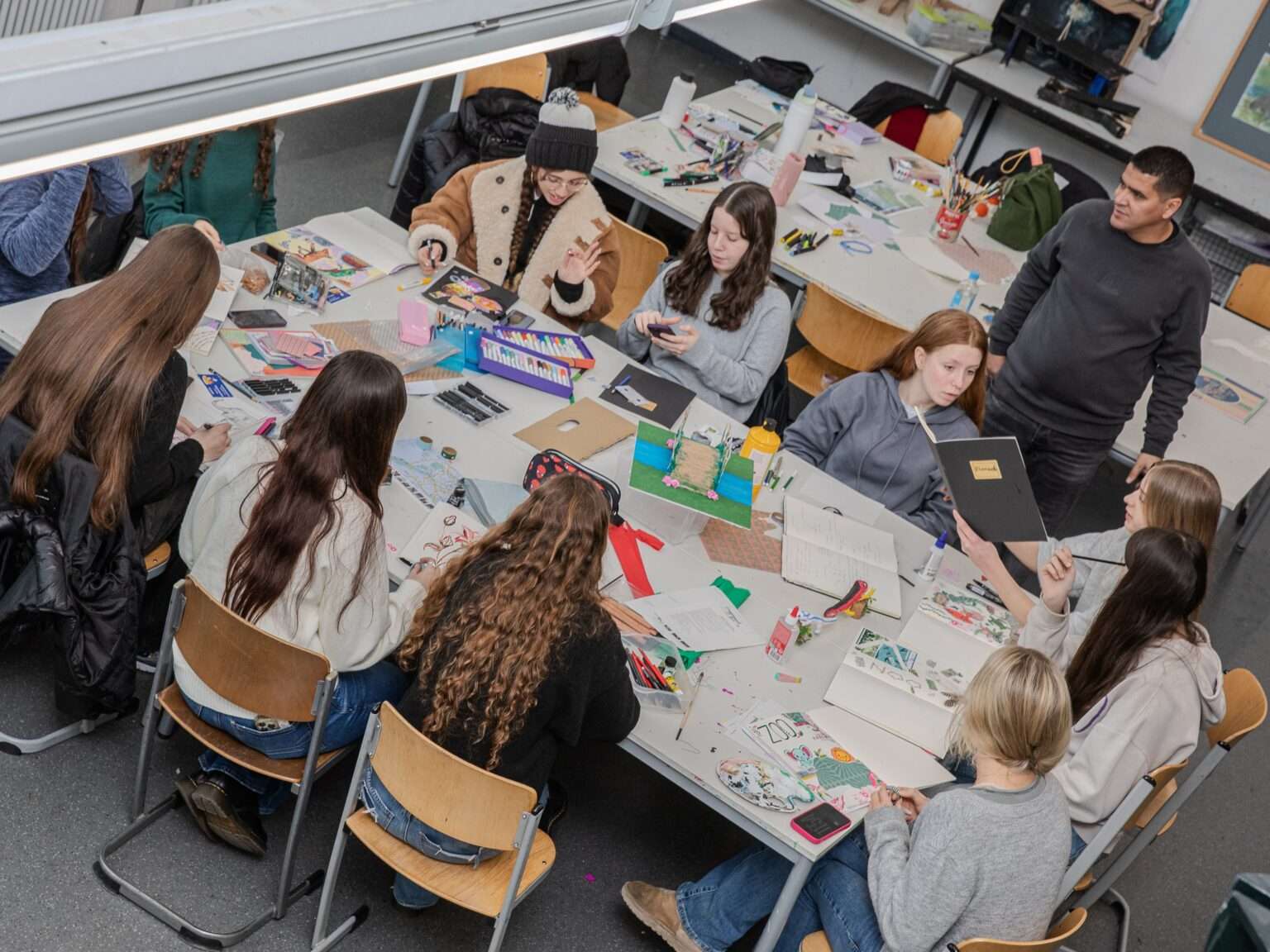 24 Schülerinnen und Schüler aus Israel waren zu Gast am Gymnasium Paulinum in Münster. Das Projekt fördert interreligiösen Dialog und kulturellen Austausch.