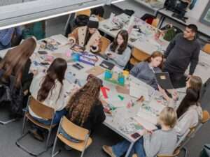 24 Schülerinnen und Schüler aus Israel waren zu Gast am Gymnasium Paulinum in Münster. Das Projekt fördert interreligiösen Dialog und kulturellen Austausch.