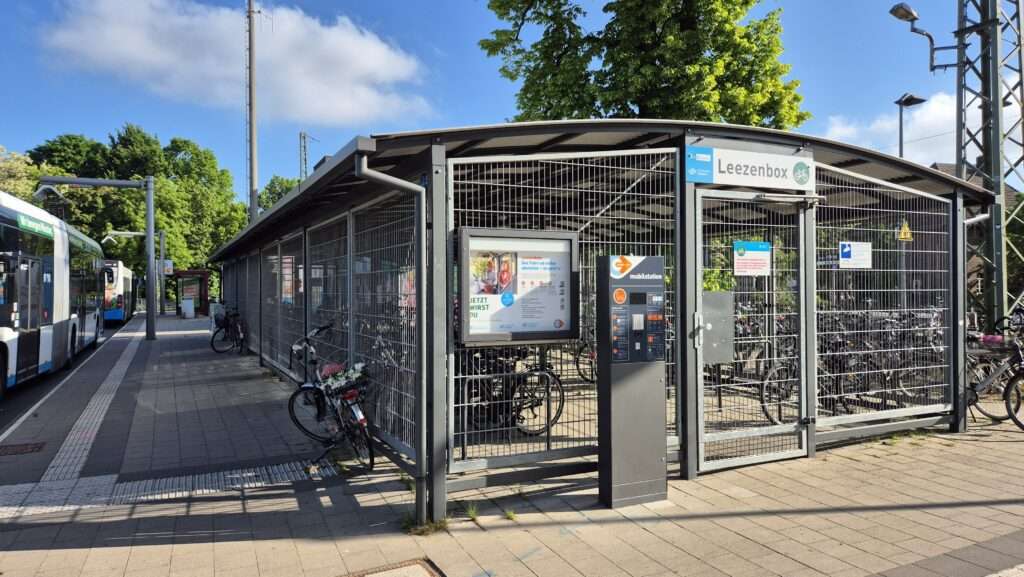 240 neue Fahrradstellplätze am Bahnhof Zentrum-Nord Münster: Zwei Leezenboxen entstehen, Bauarbeiten starten im Februar mit Umleitungen auf der Veloroute.