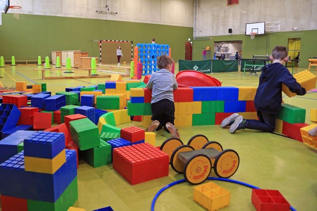 In den Osterferien bietet das Kinderbüro Münster „Halli-Galli“ in der Sporthalle Ost mit Parcours, Airtrack und Bastelbereich für Kinder an.