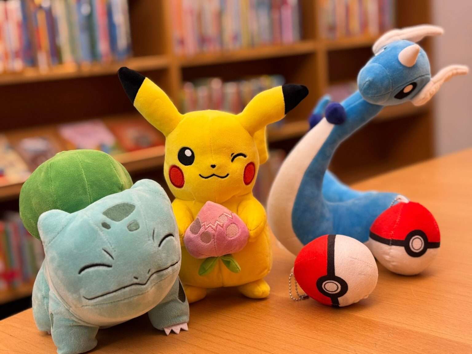 Die Stadtbücherei Münster feiert 30 Jahre Pokémon mit Stationenlauf, Rätseln und Kartentauschbörse am 28. Februar – Eintritt frei.