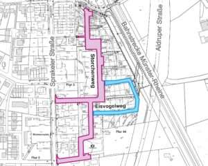 Das neue Wohngebiet im Osten von Münster-Sprakel bekommt zwei naturnahe Straßennamen: Künftig führen ein Storchenweg und ein Eisvogelweg durch das Quartier. Die Bezirksvertretung Münster-Nord beschloss die Benennung am 24. Februar 2026 und folgte damit einer Empfehlung der Verwaltung. Zuvor hatte die Stadt Bürgerinnen und Bürger über das Beteiligungsportal NRW eingebunden. Knapp 80 Vorschläge gingen ein und wurden nach den städtischen Leitlinien geprüft. Am Ende setzten sich die beiden Vogelarten durch, die einen direkten Bezug zur Umgebung haben. Bezug zu den Rieselfeldern und klare Zuständigkeit Die Entscheidung knüpft an die Nähe zu den Rieselfeldern Münster an. Das rund 436 Hektar große Gebiet ist als EU-Vogelschutzgebiet Teil des Natura-2000-Netzes und Lebensraum zahlreicher Arten, darunter der Eisvogel sowie der Weißstorch, dessen Brut dort seit 2002 dokumentiert wird. In Münster sind die Bezirksvertretungen grundsätzlich für Neu- und Umbenennungen von Straßen zuständig. Gerade in neuen Baugebieten werden häufig thematisch zusammenhängende Namen gewählt, um einen erkennbaren Quartierscharakter zu schaffen. 134 Wohneinheiten und eine Kita vorgesehen Das Baugebiet liegt zwischen der Sprakeler Straße, der Aldruper Straße und der Bahnstrecke Münster–Rheine und wird als Bebauungsplan Nr. 576 „Sprakel – Sprakeler Straße / Bahnstrecke Münster-Rheine / Aldruper Straße“ geführt. Geplant sind rund 134 Wohneinheiten, davon etwa 88 in Mehrfamilienhäusern sowie rund 46 in Einfamilien-, Doppel-, Reihen- und Kettenhäusern. Zusätzlich ist eine viergruppige Kindertagesstätte vorgesehen. Der Bebauungsplan wurde am 2. Juli 2025 als Satzung beschlossen und trat nach Veröffentlichung im Amtsblatt am 10. Oktober 2025 in Kraft. Als Vorhabenträger wird die Holz GmbH genannt. Mit der nun beschlossenen Benennung nimmt das neue Quartier weiter Gestalt an. Storchenweg und Eisvogelweg stehen dabei nicht nur für Adressen, sondern auch für die enge Verbindung zwischen städtischer Entwicklung und naturnahem Umfeld im Norden Münsters.