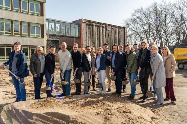 Spatenstich in Roxel: Die Stadt Münster investiert 21 Millionen Euro in den Ausbau der Gesamtschule Münster-West mit Mensa, Fachräumen und nachhaltiger Bauweise.