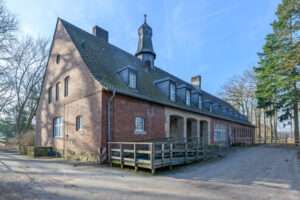 Das Offizierskasino im York-Quartier Münster wird zum Demokratie- und Begegnungsort. Baubeschluss im März, Fertigstellung bis 2028 geplant.