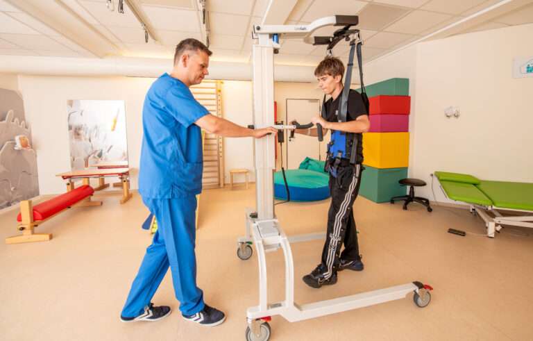 15.300 Euro für moderne Medizintechnik im Clemenshospital Münster: Neue Geräte stärken die Versorgung schwerkranker Kinder.