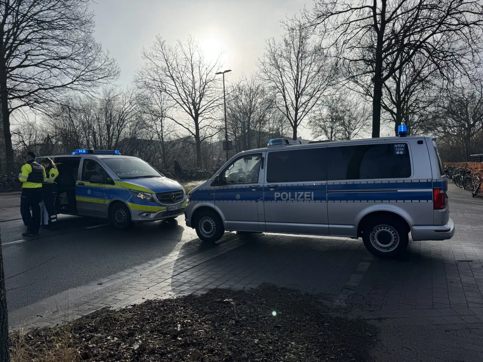 Fußball-Großeinsatz in Gelsenkirchen: Pyrotechnik, Verletzte und Verkehrschaos nach Schalke-Spiel