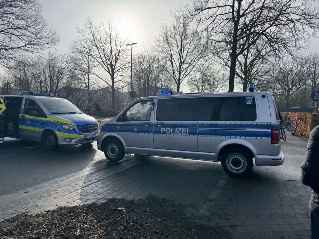 Schwerer Unfall auf der A31 bei Münster, zwei Menschen schwer verletzt