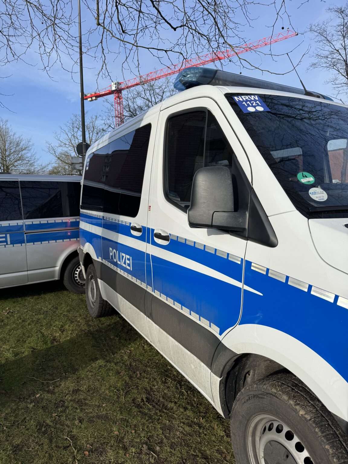 Hubschrauber und Spürhund im Einsatz: Blutspuren in der Bungt lösen Großeinsatz aus