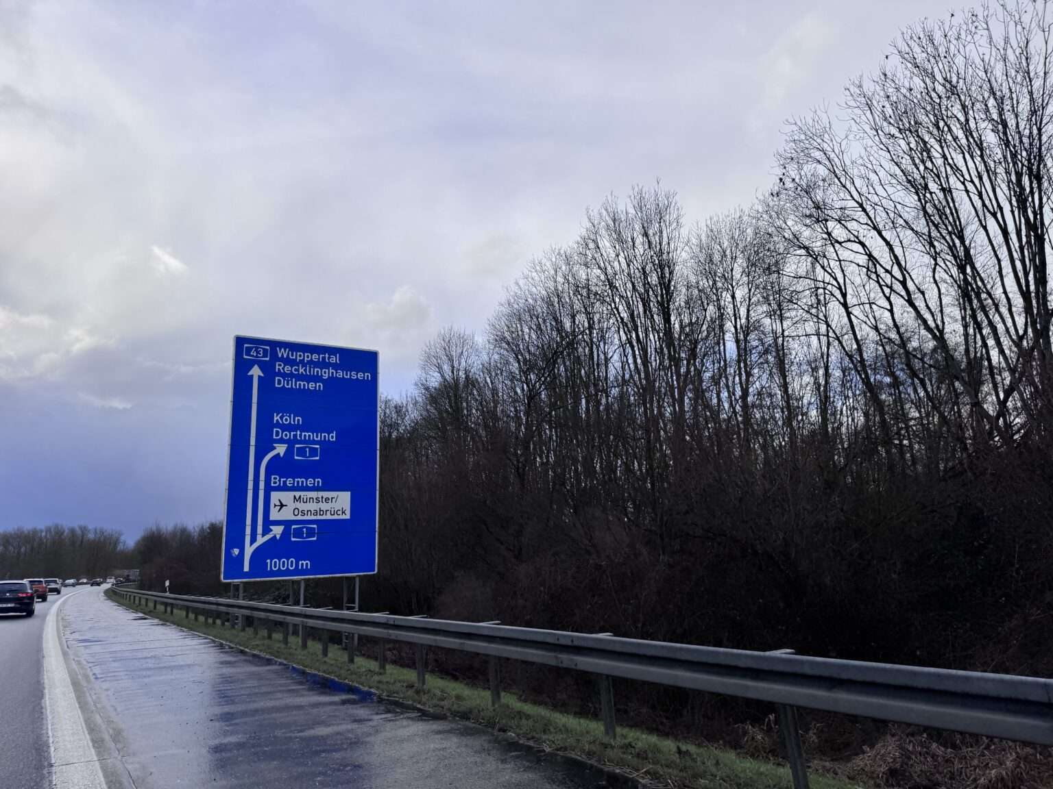 Lkw stößt auf der A1 bei Lengerich gegen Brücke