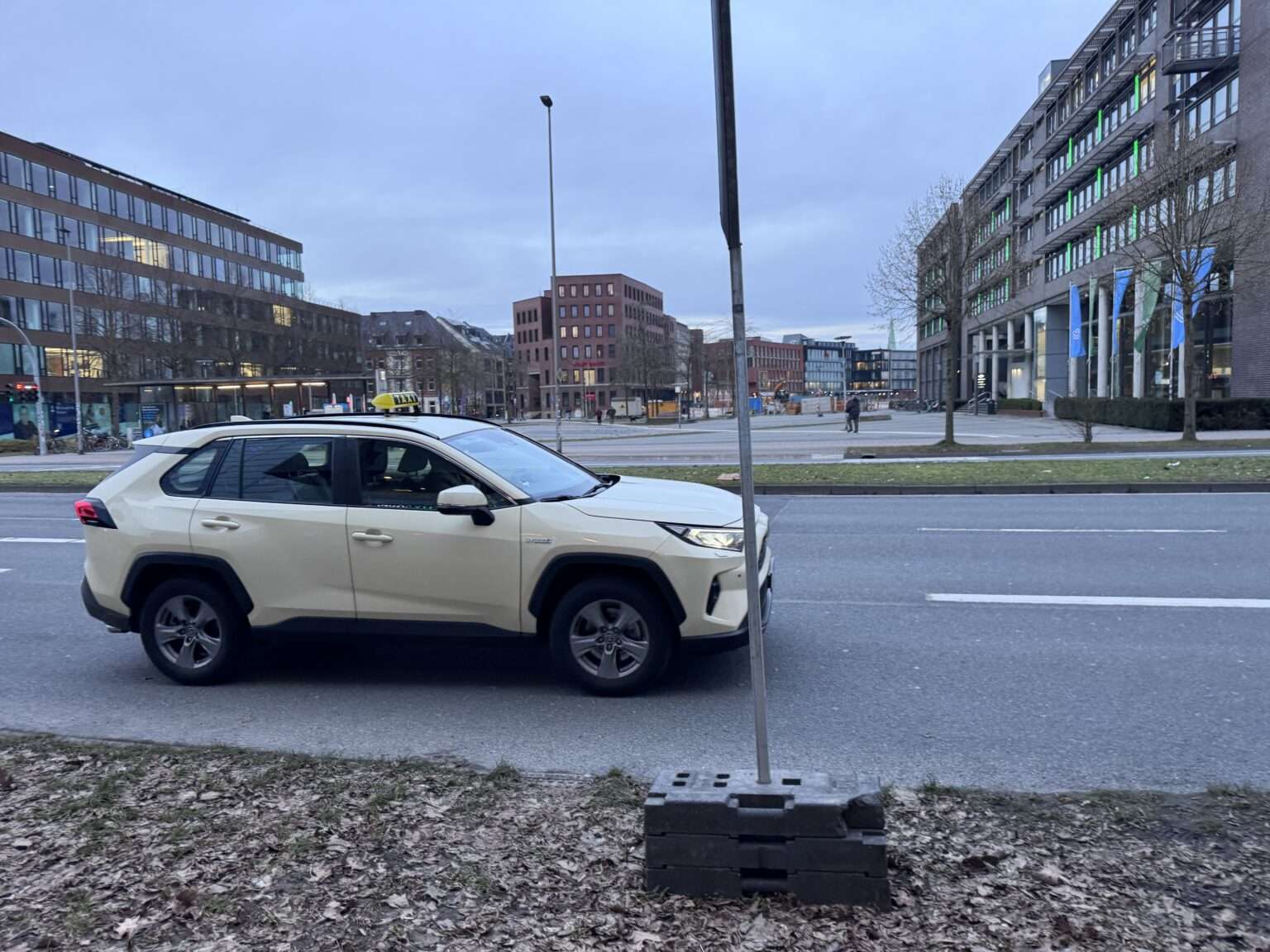 Sichere Heimwege nachts: Münster soll Taxi-Gutscheine für Frauen prüfen