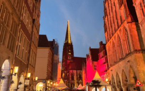 Die Himmelsleiter an St. Lamberti in Münster wird am 26. Februar repariert. Ein Teil der Beleuchtung ist seit Tagen ausgefallen.