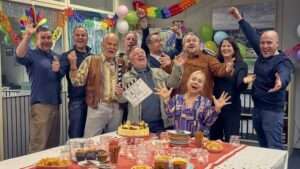 Der 50. Münster-Tatort wird gedreht: Thiel feiert 35 Jahre im Dienst, ein alter Fall kehrt zurück. Ausstrahlung im Frühjahr 2027 geplant.